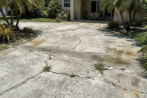 What Causes Concrete Patios in Orlando to Wear Out Faster?