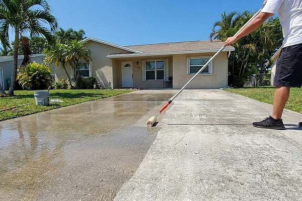 How Often Should You Seal Your Concrete Driveway in Orlando?