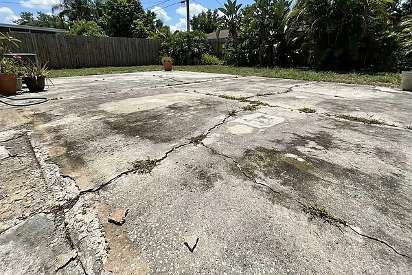 Is Your Concrete Patio in Orlando Starting to Show Signs of Wear & Tear?
